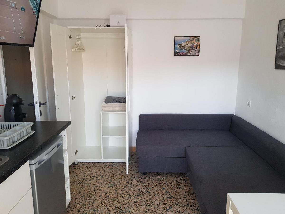 Appartement With Two Near The *